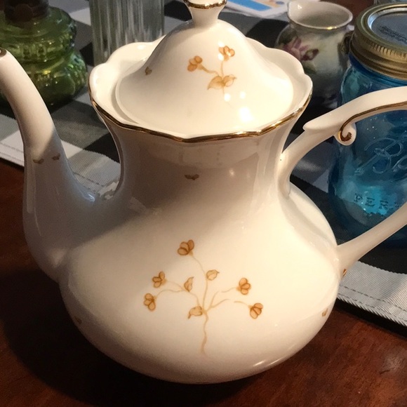 Gorgeous Lissi Kaplan teapot Coral Tree Bone China - Picture 3 of 6